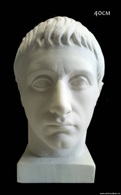  Гипсовая голова Германик